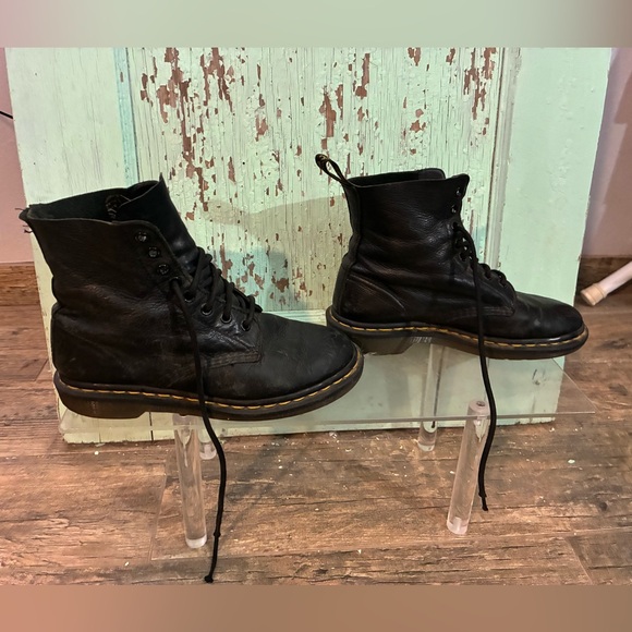 Women’s Dr. Martens Pascal black leather lace up boots - Picture 2 of 6
